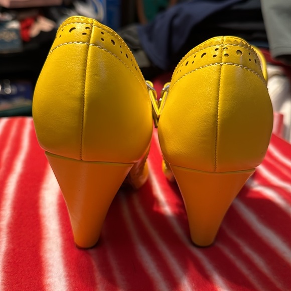 Bettie Page Double Strap Women’s Nellie Pumps - Picture 3 of 5